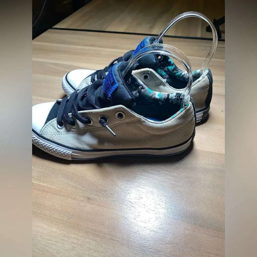 ‎Tan and black converse